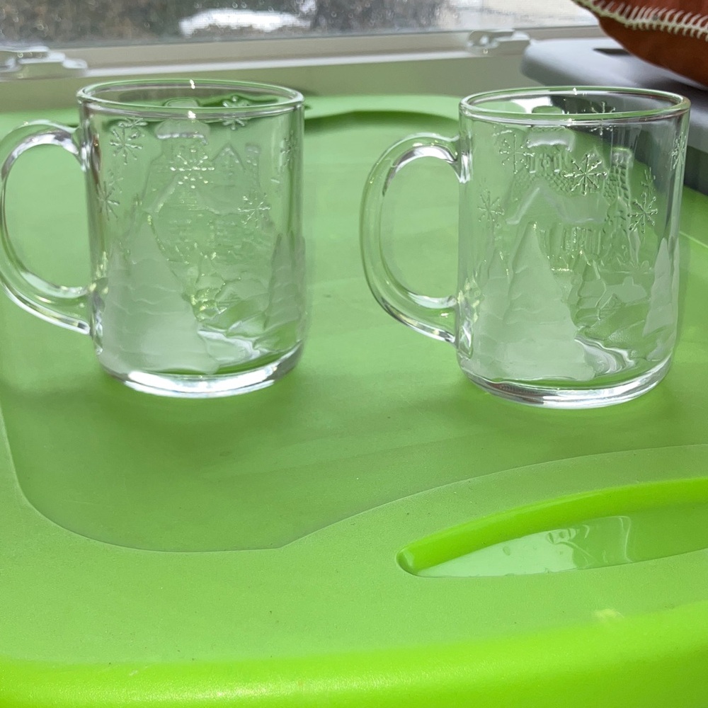 ARCOROC WINTER WONDERLAND MADE IN FRACE SET OF 2 MUGS - Picture 2 of 4